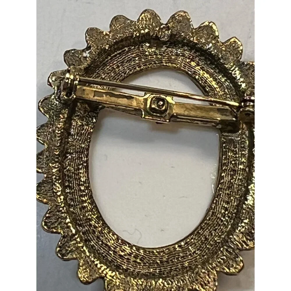 Vintage Porcelain Cameo Women's Brooch Romantic Couple Gold Tone - Picture 3 of 3